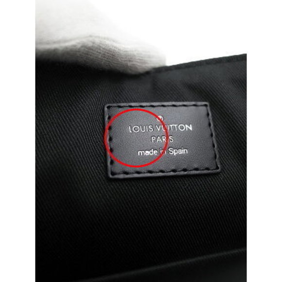 Louis Vuitton Damier Graphite Black District Shoulder Bag - Picture 8 of 8